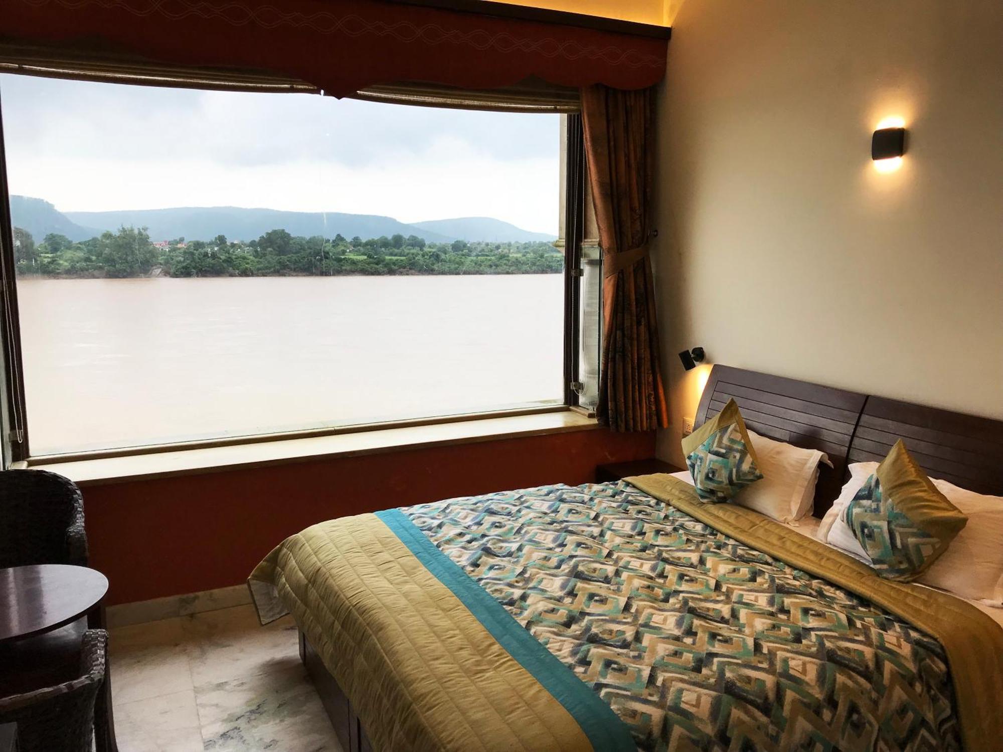 Treehouse Narmade A Riverfront Resort & Spa Narmadapuram Hoshangabad Exterior photo