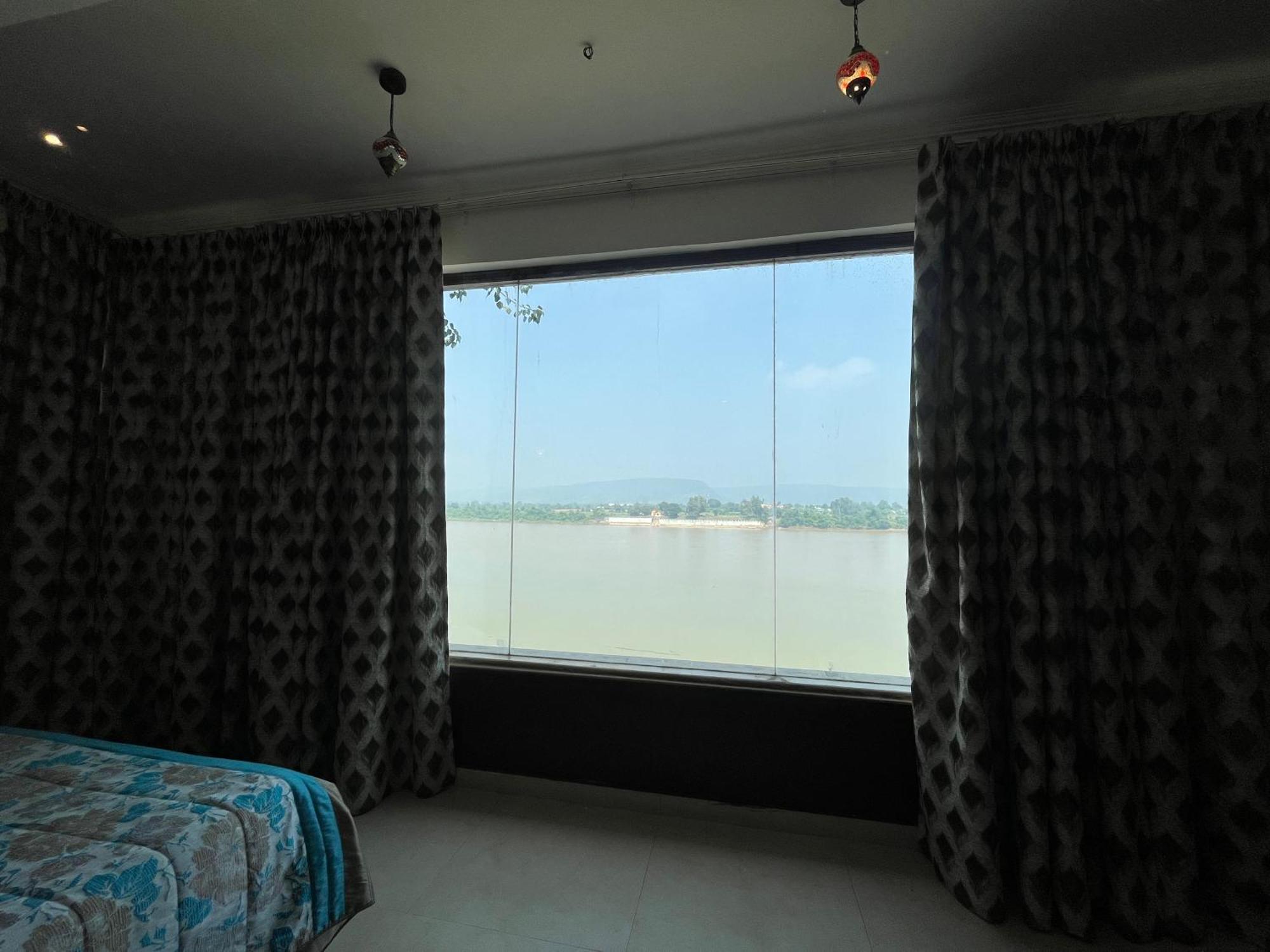 Treehouse Narmade A Riverfront Resort & Spa Narmadapuram Hoshangabad Exterior photo