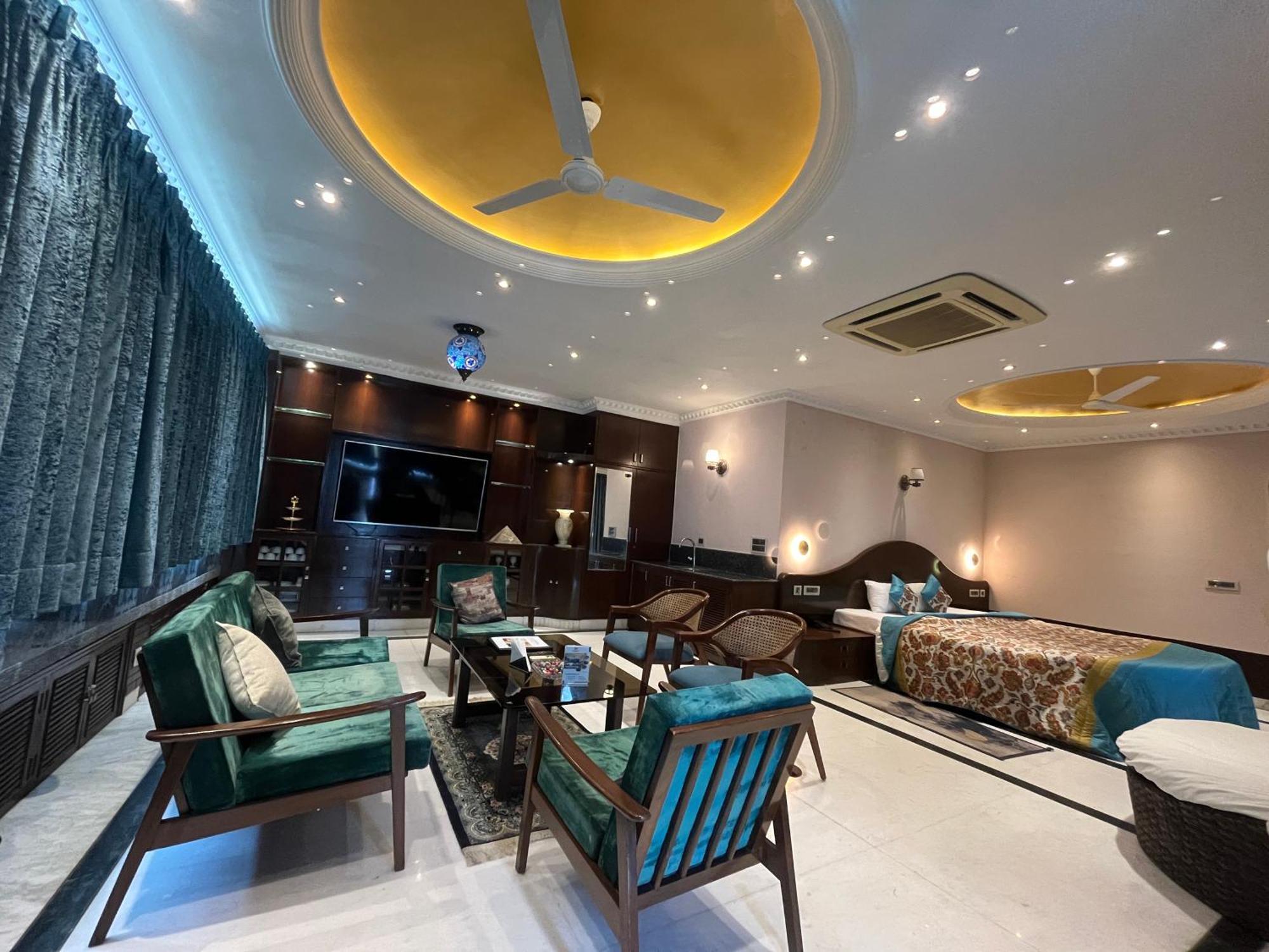 Treehouse Narmade A Riverfront Resort & Spa Narmadapuram Hoshangabad Exterior photo