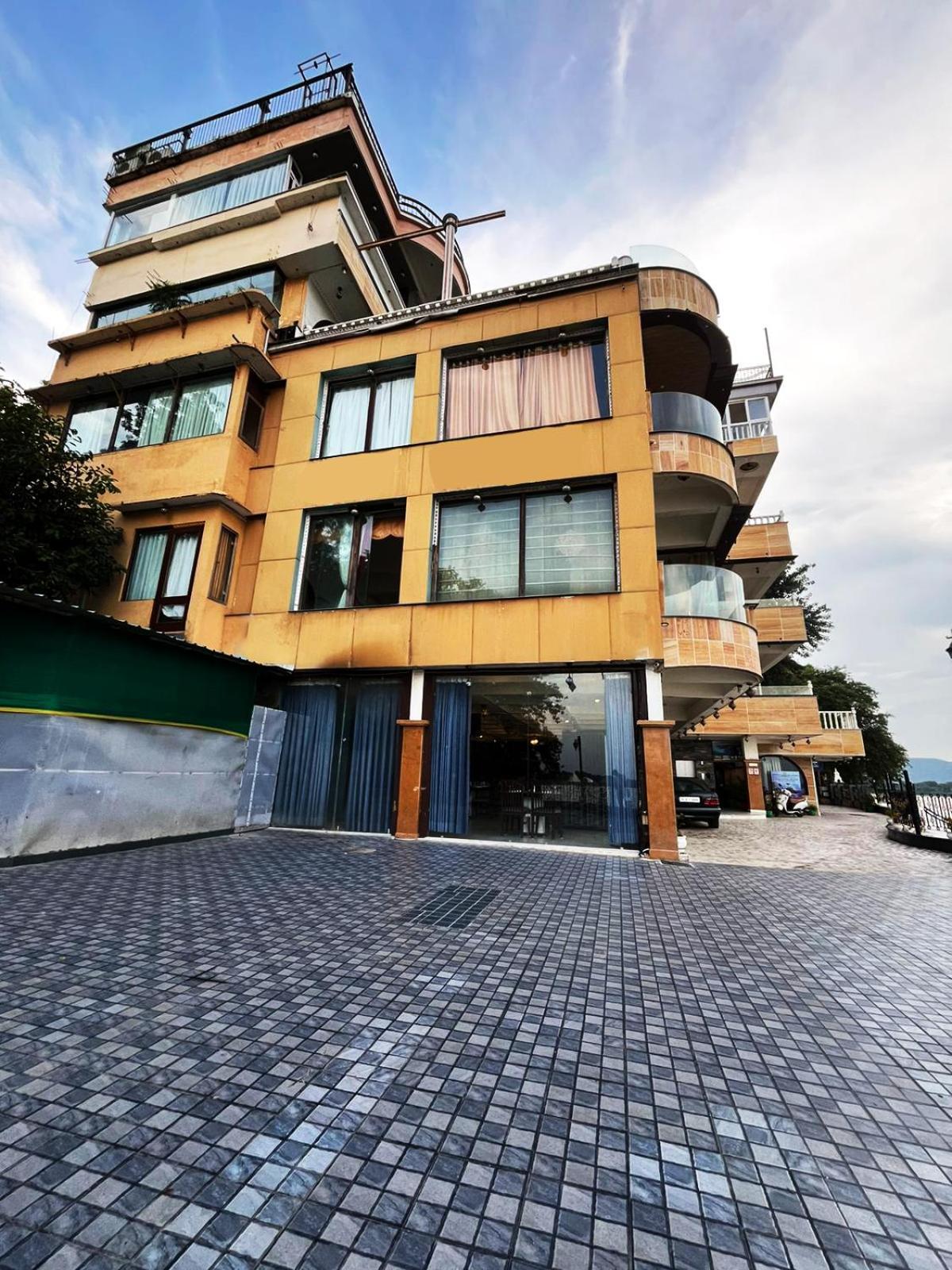 Treehouse Narmade A Riverfront Resort & Spa Narmadapuram Hoshangabad Exterior photo